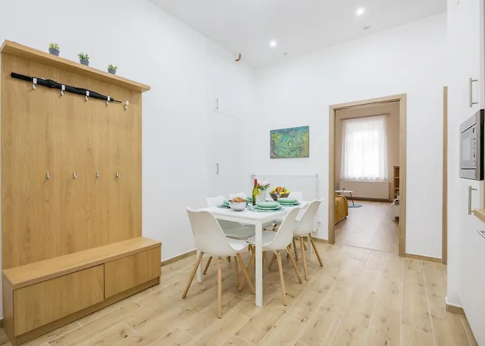 Stylish New With 2 Bedrooms In Buda 2 Lägenhet Budapest