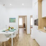 Stylish New With 2 Bedrooms In Buda 2 Apartamento