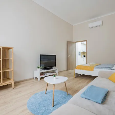 Stylish New With 2 Bedrooms In Buda 2 דירה בודפשט