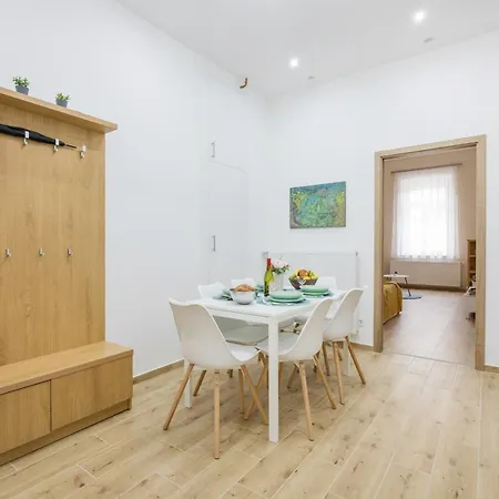Stylish New With 2 Bedrooms In Buda 2 아파트 부다페스트