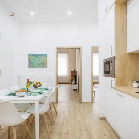Stylish New With 2 Bedrooms In Buda 2 Apartamento