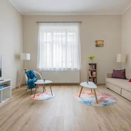 Апартаменты Stylish New With 2 Bedrooms In Buda 2