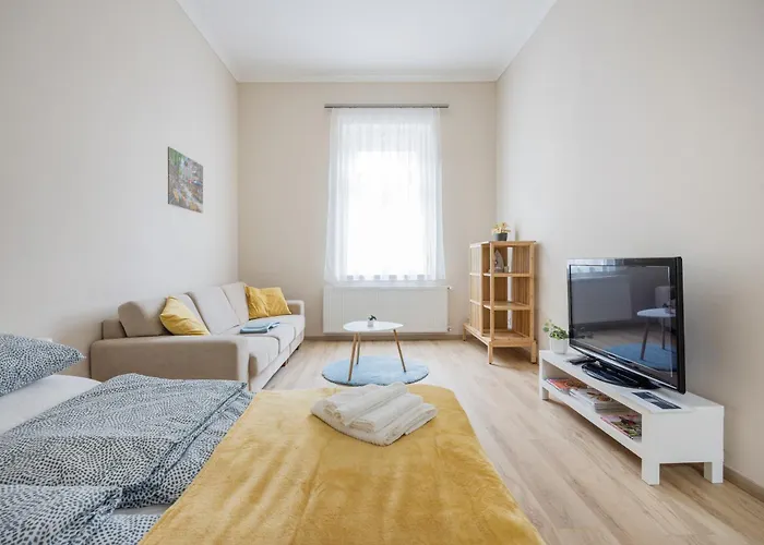 Stylish New With 2 Bedrooms In Buda 2 Будапешт
