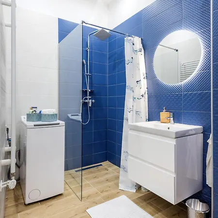 Stylish New With 2 Bedrooms In Buda 2 Apartmán